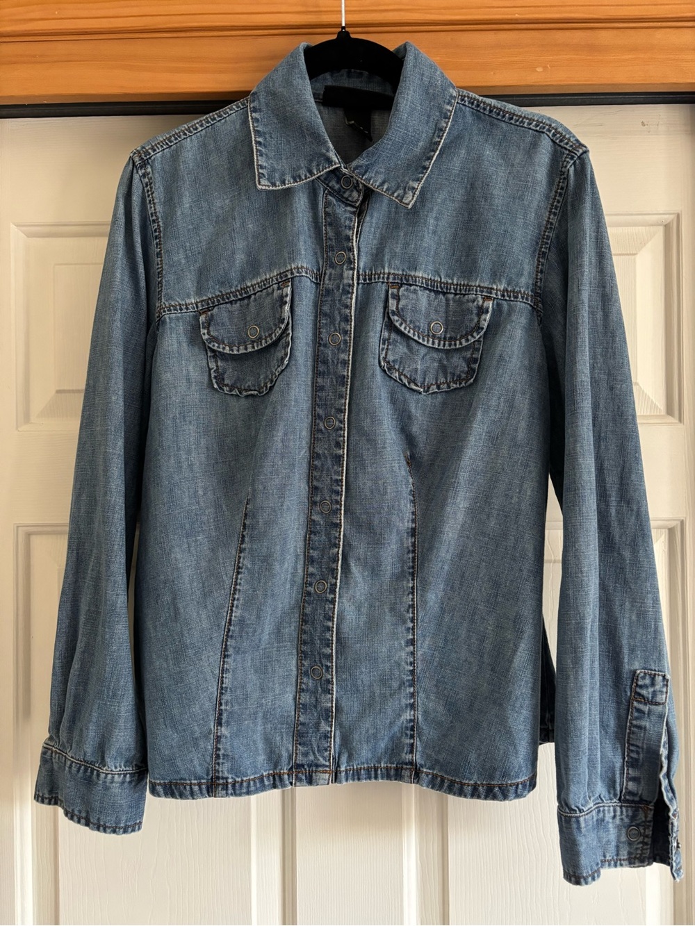 Vintage Venezia Blue Denim Button-Front Shirt - fitted cut